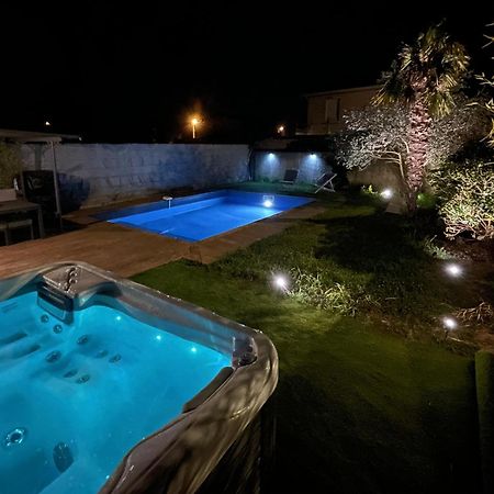 Unique! Jacuzzi Prive 35°C + Cinema Villa Entiere Meyzieu Esterno foto