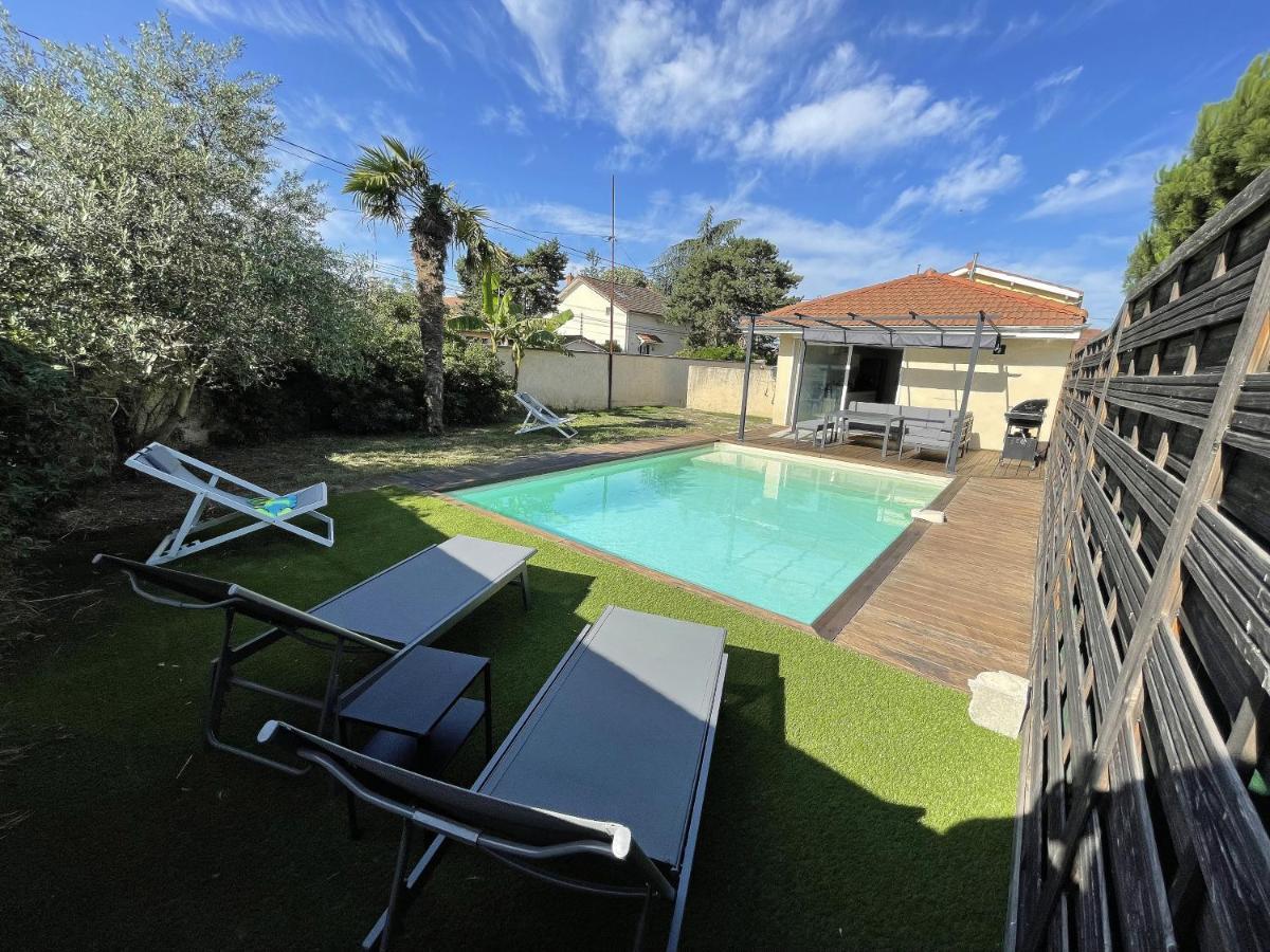 Unique! Jacuzzi Prive 35°C + Cinema Villa Entiere Meyzieu Esterno foto